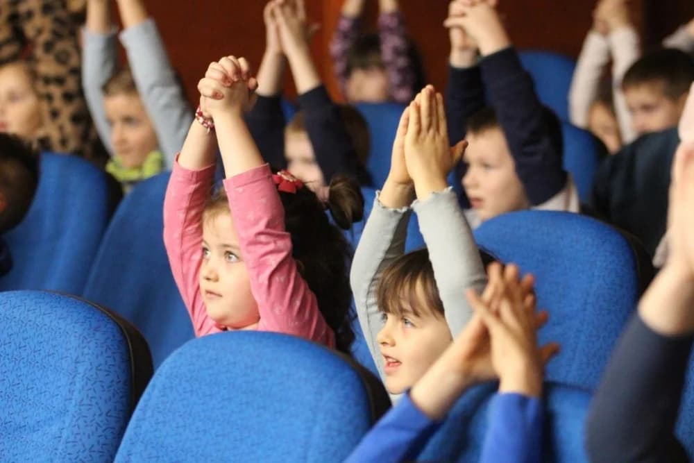 Čarolija sreće: Interaktivna predstava oduševila najmlađe u Kinodvorani Kutjevo