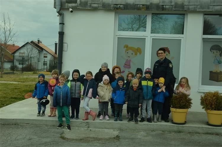 Edukacija u DV Velika