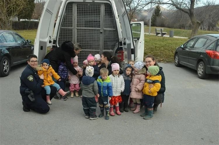 Policijski službenici proveli edukativnu aktivnost u dječjem vrtiću Velika