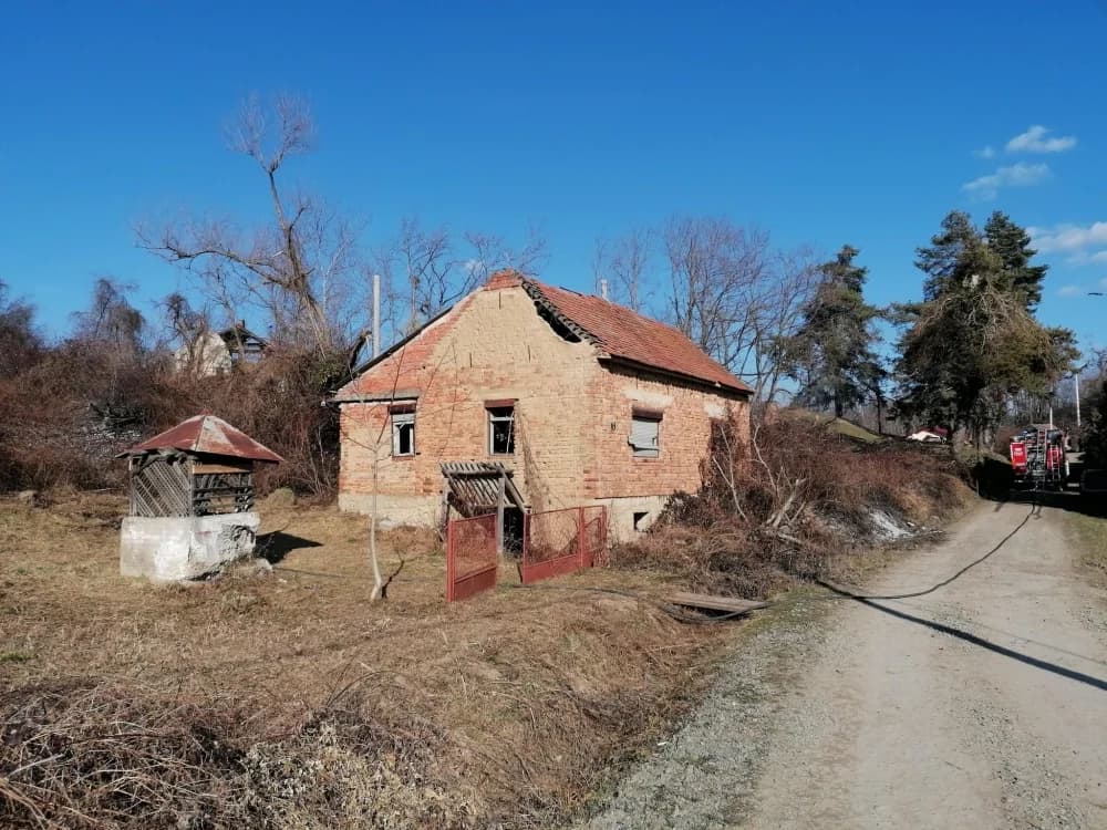 Vatrogasci jučer gasili dva požara na otvorenom