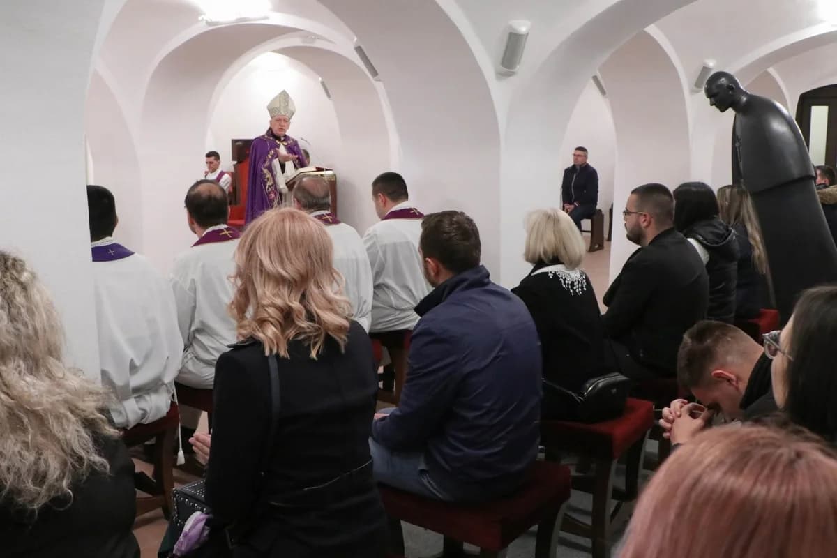 Obred upisa imena katekumena u požeškoj Katedrali