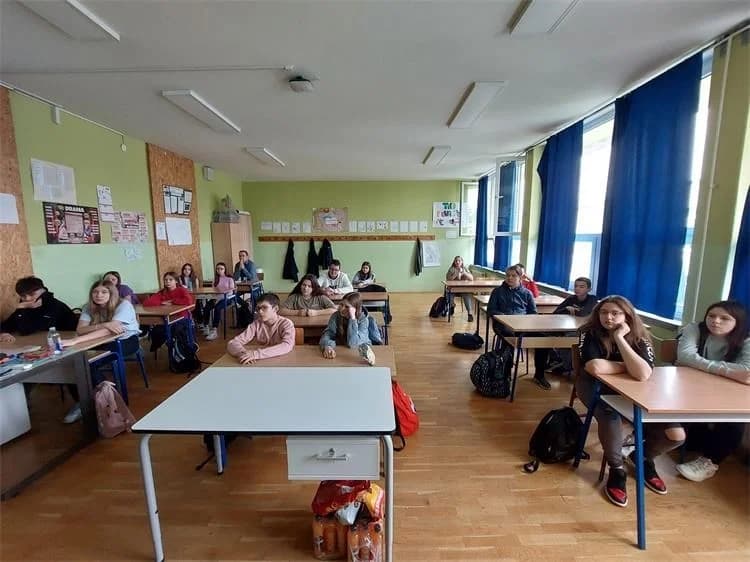 Obilježen „Nacionalni dan borbe protiv vršnjačkog nasilja“, poznat i kao „Dan ružičastih majica“
