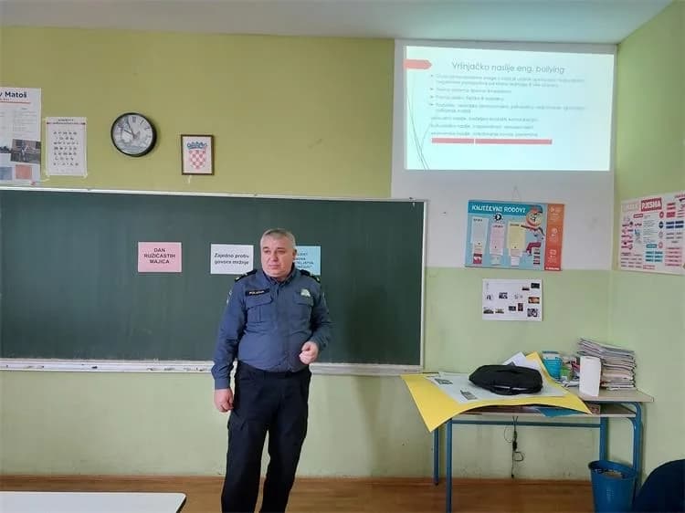 Obilježen „Nacionalni dan borbe protiv vršnjačkog nasilja“, poznat i kao „Dan ružičastih majica“