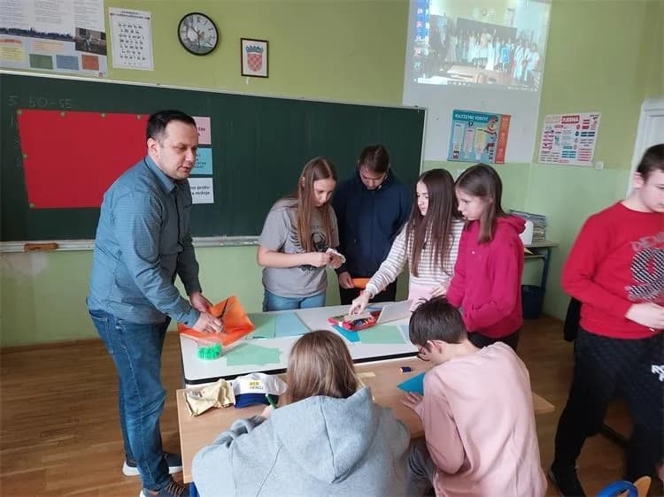 Obilježen „Nacionalni dan borbe protiv vršnjačkog nasilja“, poznat i kao „Dan ružičastih majica“