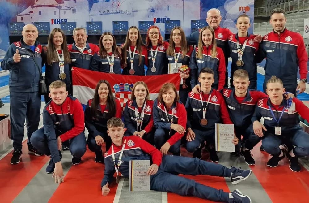 Obitelj na kuglani: Upoznajte Neru Bakić, najmlađu hrvatsku reprezentativku i ekipnu svjetsku prvakinju u kuglanju