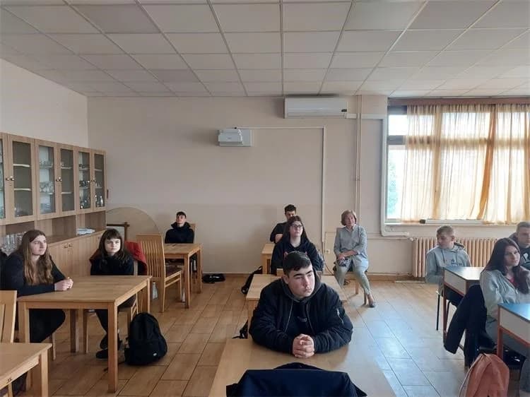 ZDRAV ZA 5: Predavanje o prevenciji ovisnosti i zlouporabi droga u požeškoj Obrtničkoj školi
