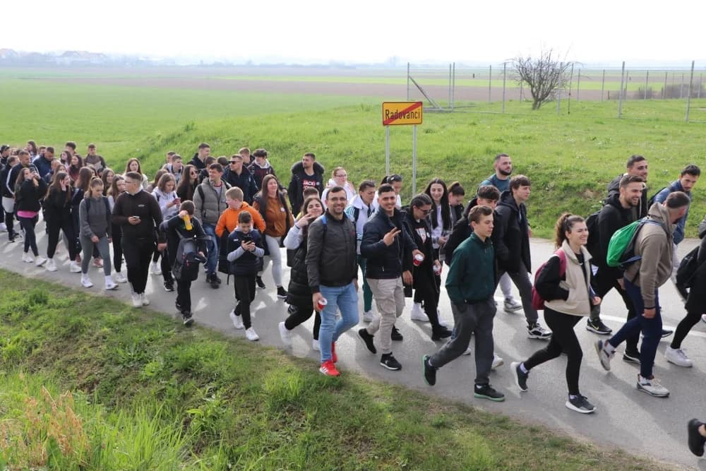 Velika fotogalerija  XXV. križog puta mladih Požeške biskupije