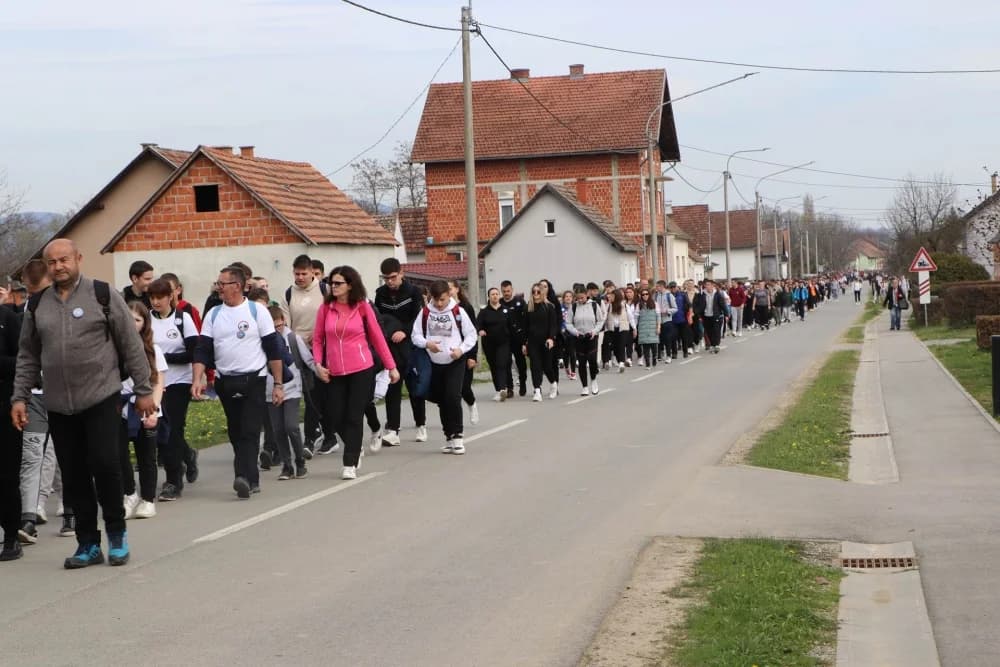 Velika fotogalerija  XXV. križog puta mladih Požeške biskupije
