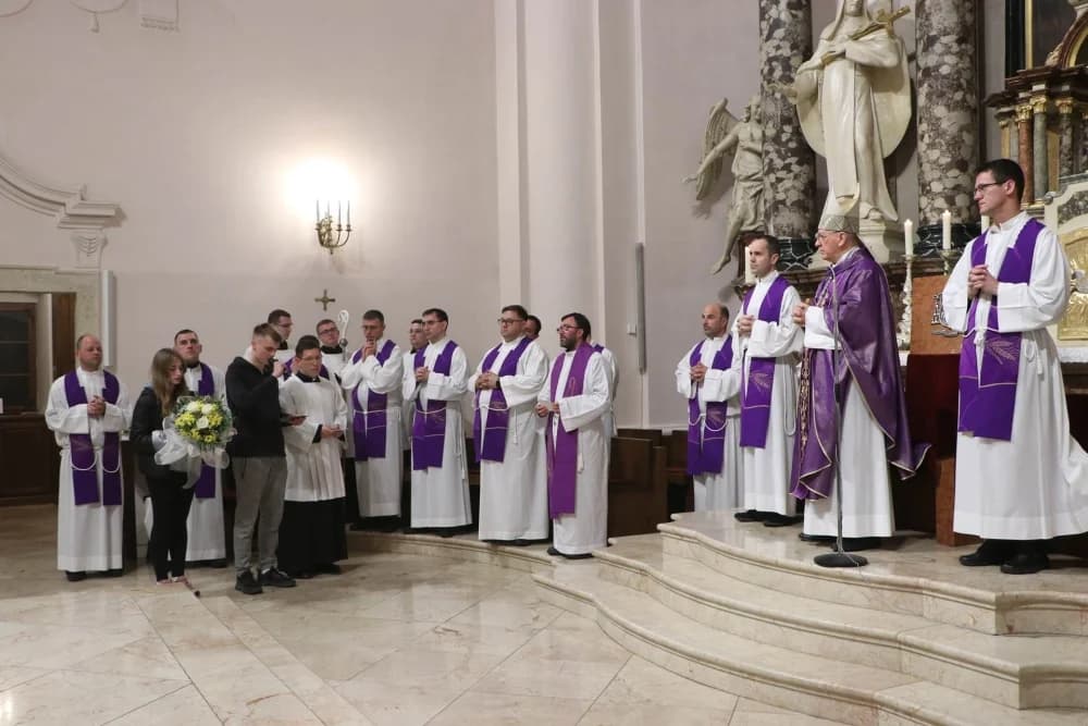 Velika fotogalerija  XXV. križog puta mladih Požeške biskupije