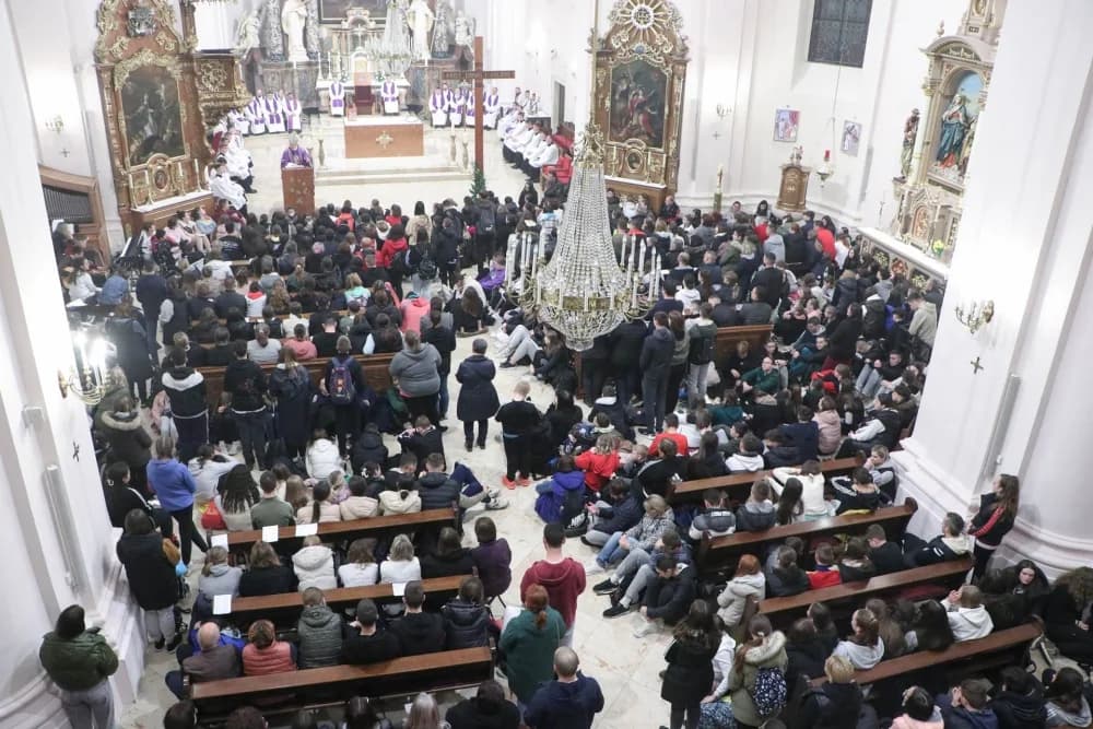 Velika fotogalerija  XXV. križog puta mladih Požeške biskupije