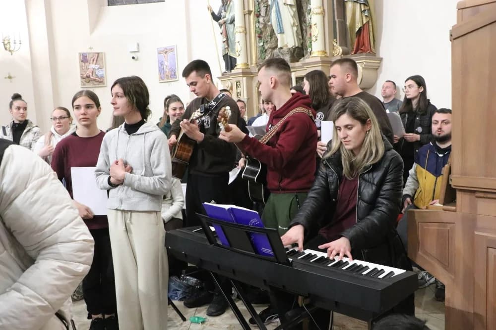 Velika fotogalerija  XXV. križog puta mladih Požeške biskupije