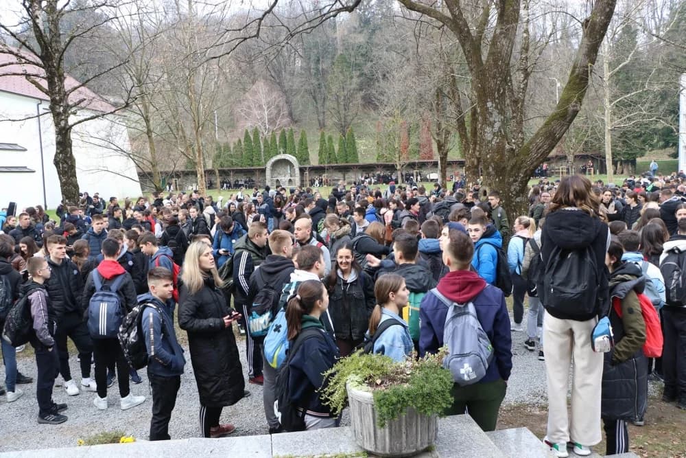 Velika fotogalerija  XXV. križog puta mladih Požeške biskupije