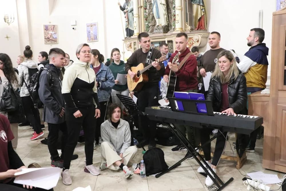 Velika fotogalerija  XXV. križog puta mladih Požeške biskupije