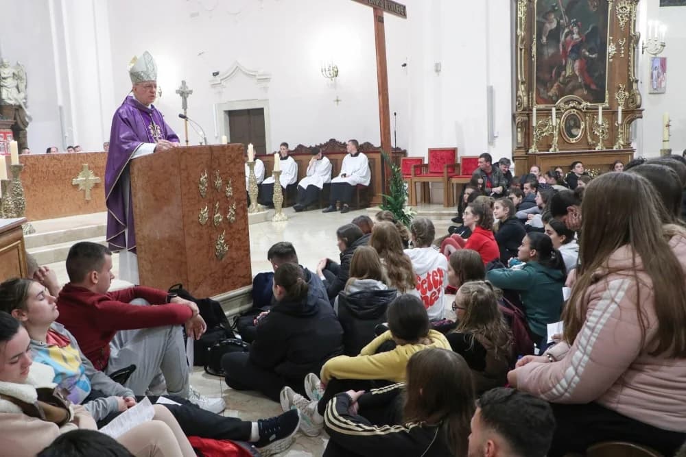 Velika fotogalerija  XXV. križog puta mladih Požeške biskupije