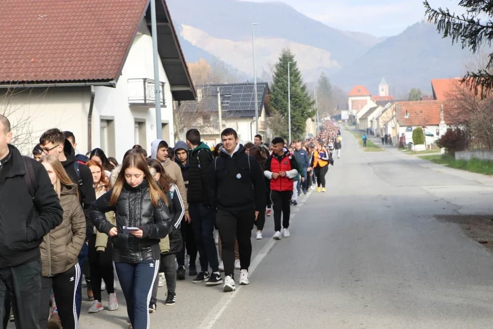 Velika fotogalerija  XXV. križog puta mladih Požeške biskupije