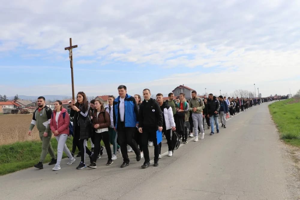 Velika fotogalerija  XXV. križog puta mladih Požeške biskupije