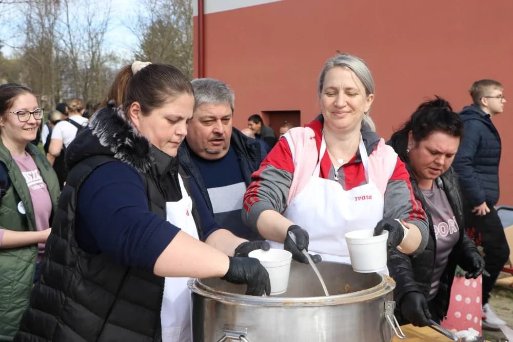Velika fotogalerija  XXV. križog puta mladih Požeške biskupije