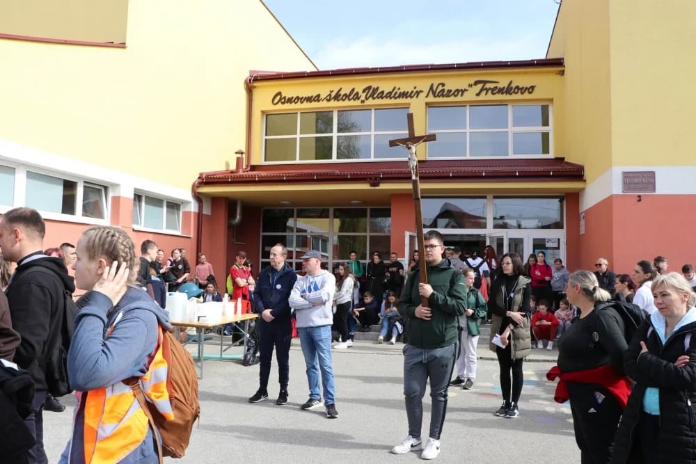 Velika fotogalerija  XXV. križog puta mladih Požeške biskupije