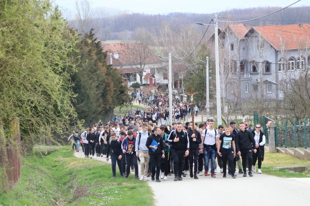 Velika fotogalerija  XXV. križog puta mladih Požeške biskupije