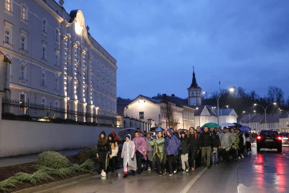 Velika fotogalerija  XXV. križog puta mladih Požeške biskupije