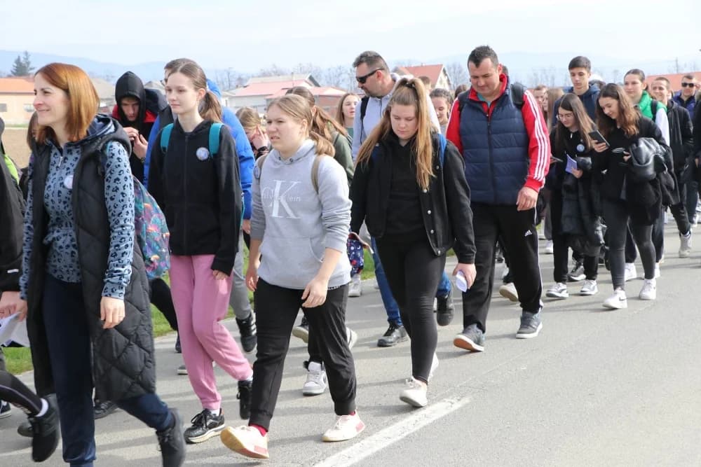 Velika fotogalerija  XXV. križog puta mladih Požeške biskupije