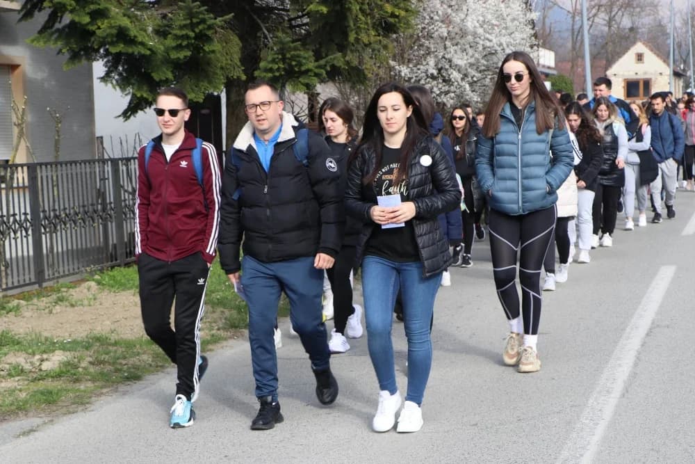 Velika fotogalerija  XXV. križog puta mladih Požeške biskupije