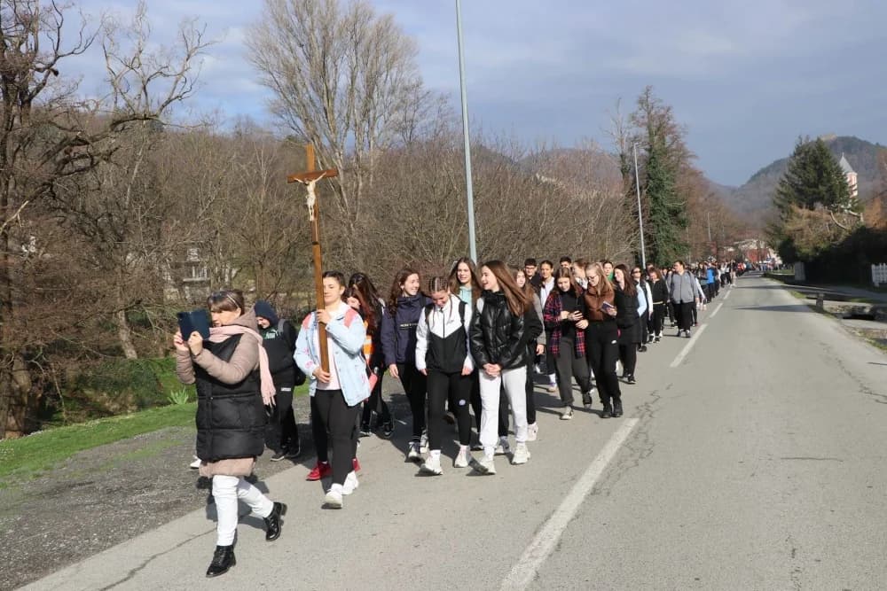 Velika fotogalerija  XXV. križog puta mladih Požeške biskupije
