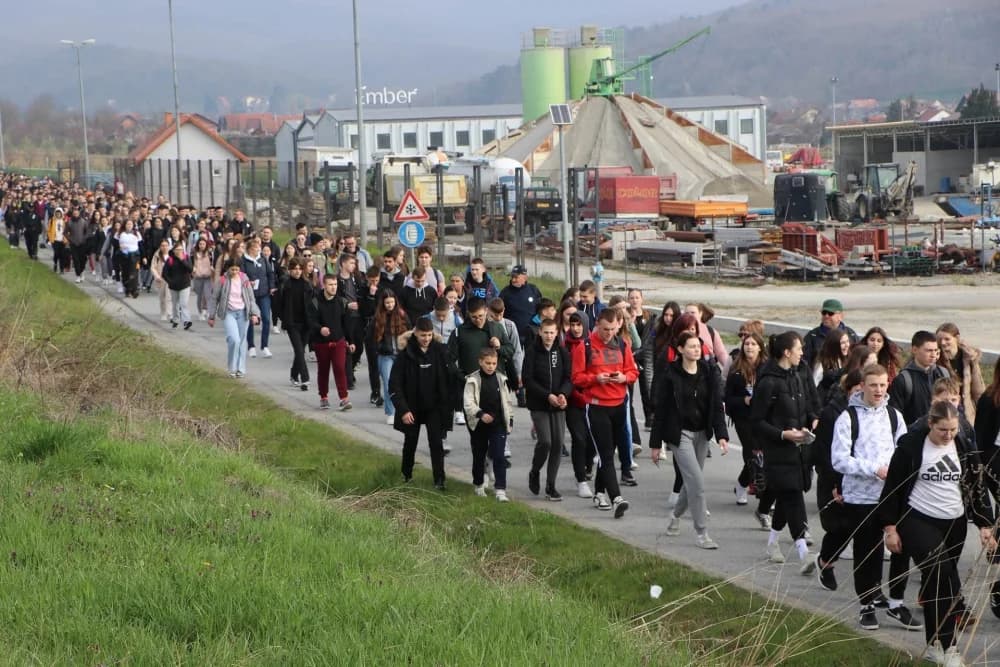 Velika fotogalerija  XXV. križog puta mladih Požeške biskupije