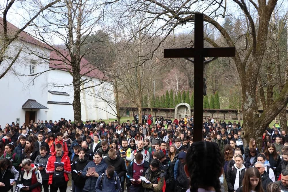 Velika fotogalerija  XXV. križog puta mladih Požeške biskupije