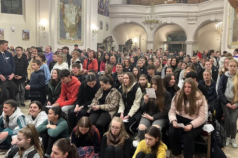 Velika fotogalerija  XXV. križog puta mladih Požeške biskupije