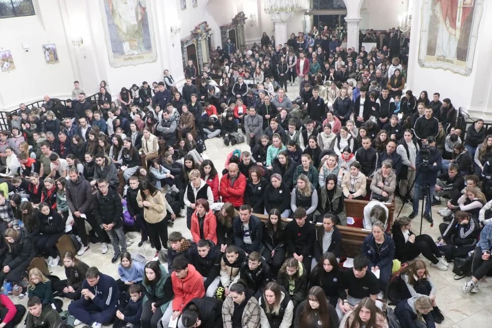 Velika fotogalerija  XXV. križog puta mladih Požeške biskupije