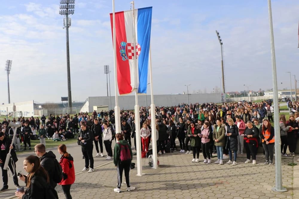 Velika fotogalerija  XXV. križog puta mladih Požeške biskupije