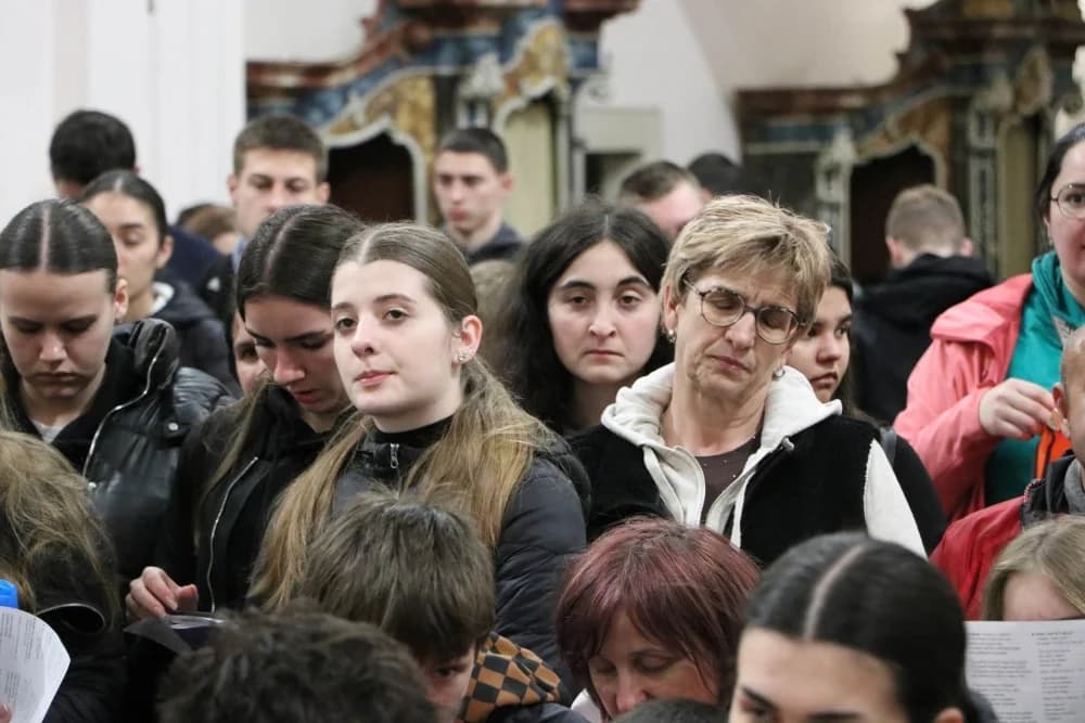 Velika fotogalerija  XXV. križog puta mladih Požeške biskupije