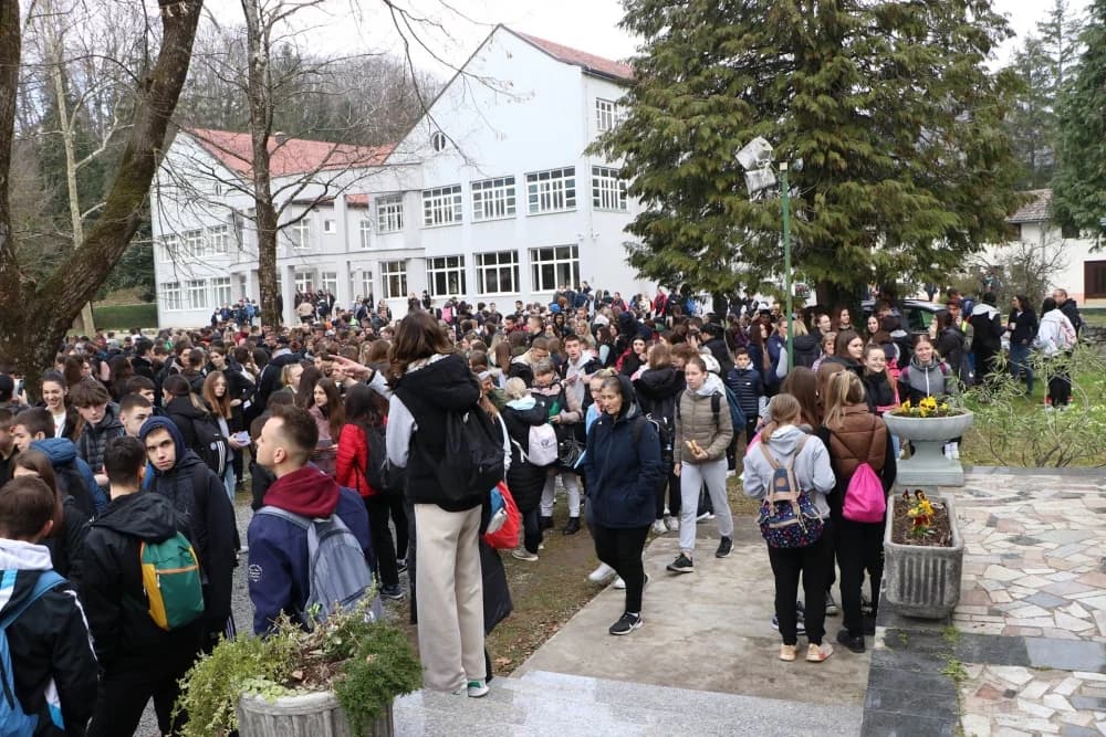 Velika fotogalerija  XXV. križog puta mladih Požeške biskupije