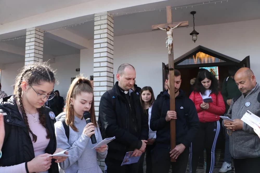 Velika fotogalerija  XXV. križog puta mladih Požeške biskupije