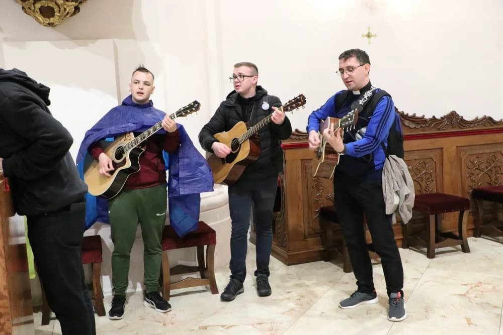 Velika fotogalerija  XXV. križog puta mladih Požeške biskupije