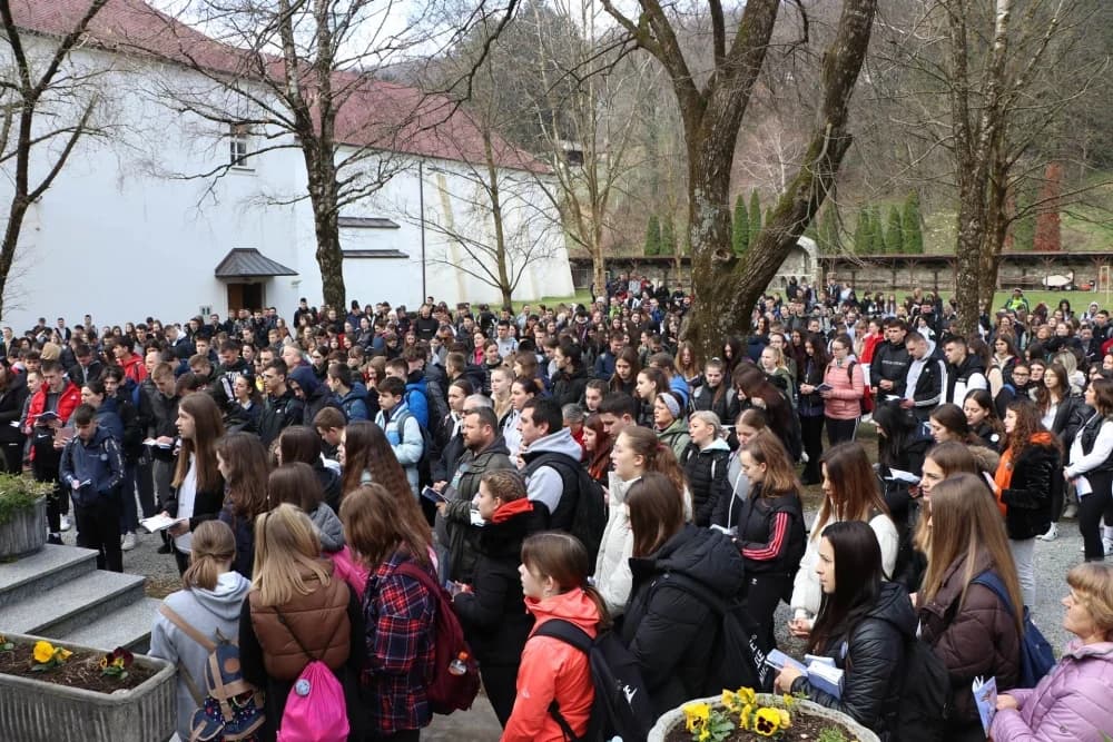 Velika fotogalerija  XXV. križog puta mladih Požeške biskupije