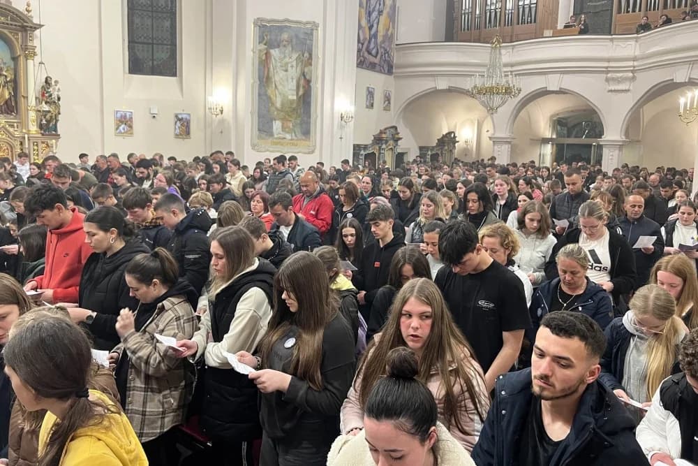 Velika fotogalerija  XXV. križog puta mladih Požeške biskupije