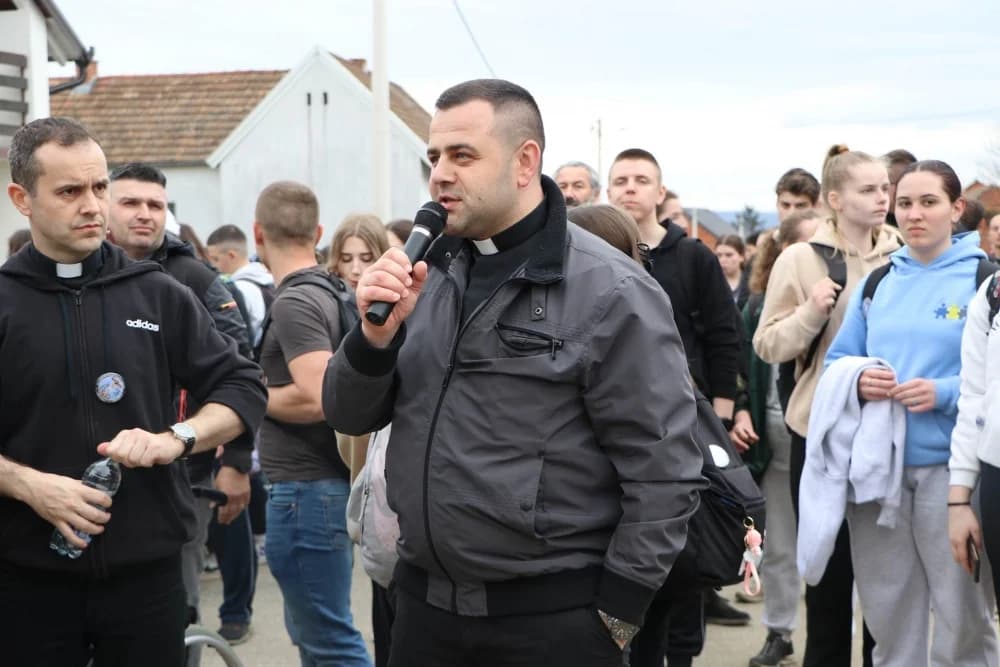 Velika fotogalerija  XXV. križog puta mladih Požeške biskupije