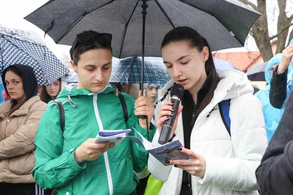 Velika fotogalerija  XXV. križog puta mladih Požeške biskupije