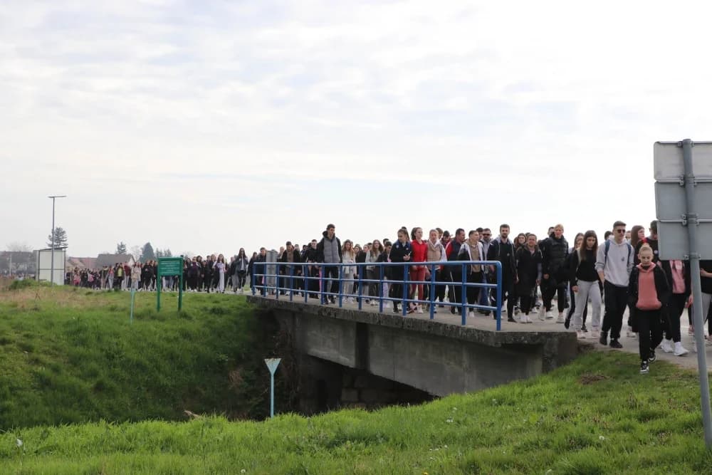 Velika fotogalerija  XXV. križog puta mladih Požeške biskupije