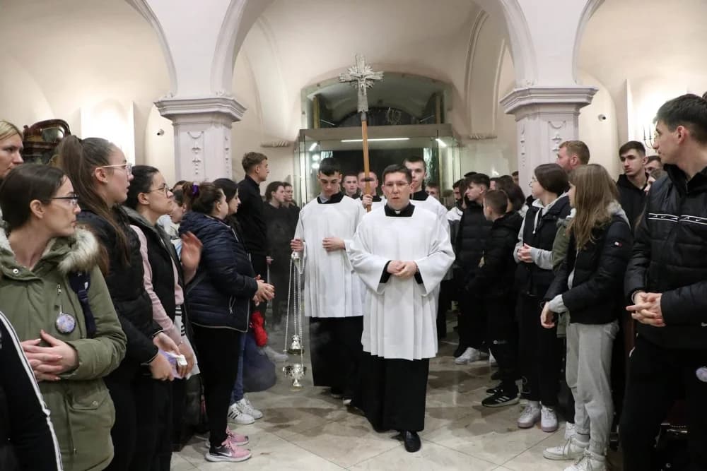 Velika fotogalerija  XXV. križog puta mladih Požeške biskupije