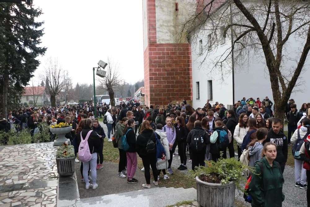Velika fotogalerija  XXV. križog puta mladih Požeške biskupije