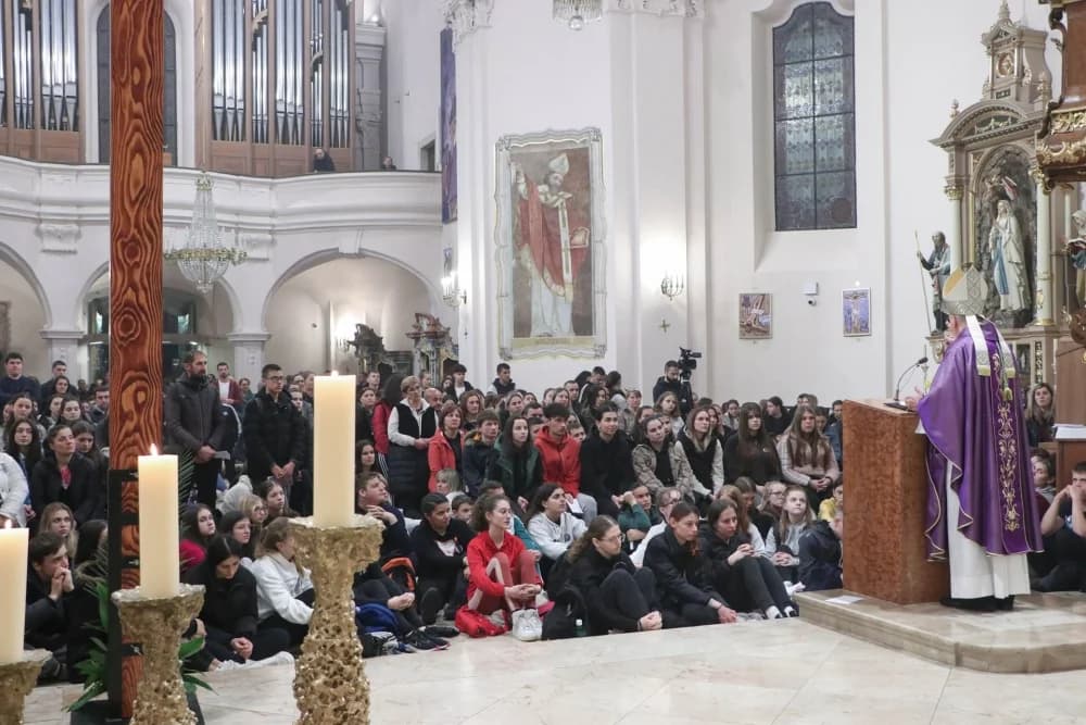 Velika fotogalerija  XXV. križog puta mladih Požeške biskupije