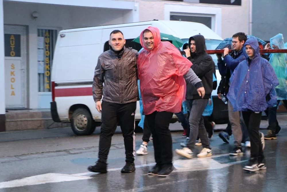 Velika fotogalerija  XXV. križog puta mladih Požeške biskupije