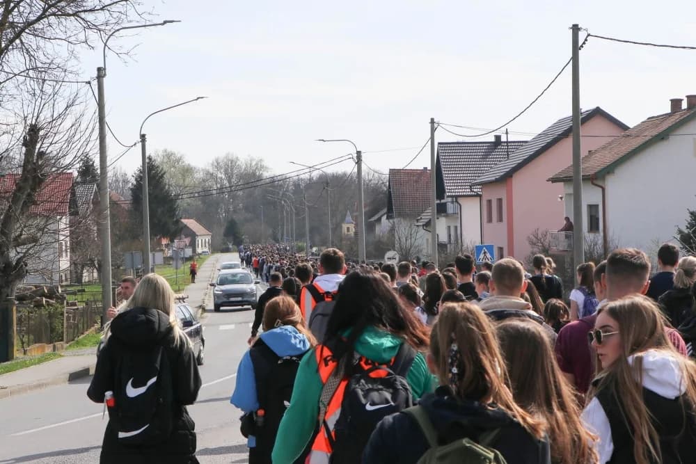 Velika fotogalerija  XXV. križog puta mladih Požeške biskupije