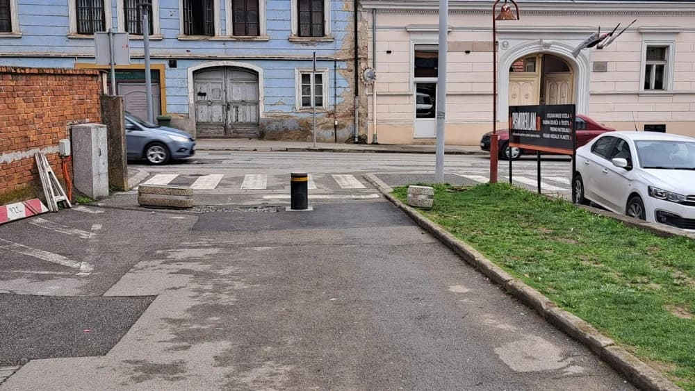 Postavljen podizni stupić na parkiralištu Sportske dvorane Tomislav Pirc