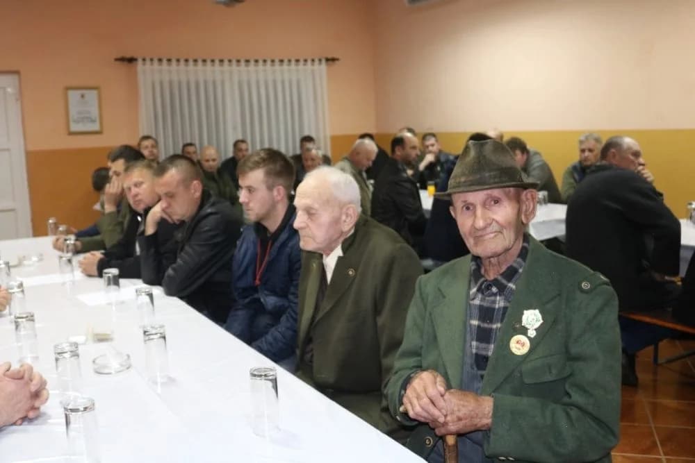 VETOVAČKI LOVCI: Franjo Lukačević, Vlado Svoboda i Jakob Bodolović primili plakete za 50 godina lovačkog staža