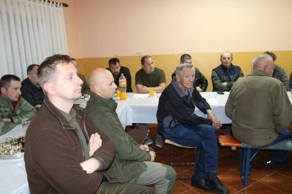 VETOVAČKI LOVCI: Franjo Lukačević, Vlado Svoboda i Jakob Bodolović primili plakete za 50 godina lovačkog staža