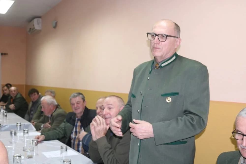 VETOVAČKI LOVCI: Franjo Lukačević, Vlado Svoboda i Jakob Bodolović primili plakete za 50 godina lovačkog staža